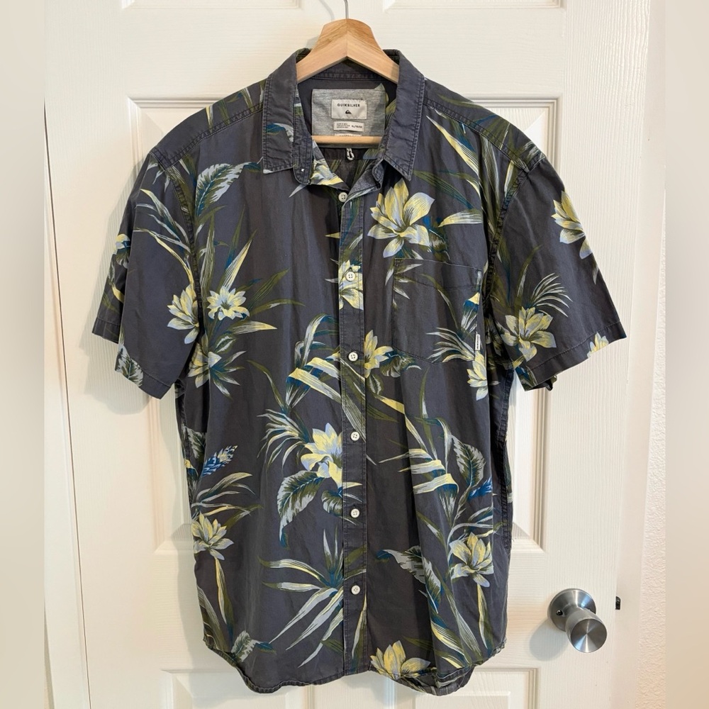 QUIKSILVER BUTTON DOWN